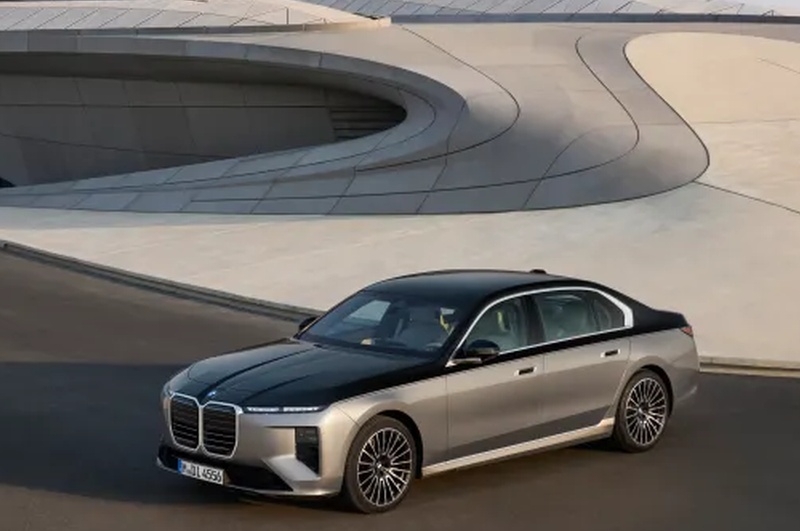 BMW представила флагманскую &laquo;семёрку&raquo; на платформе Neue Klasse &mdash; спорный стиль, много экранов и &laquo;скрытые технологии&raquo;