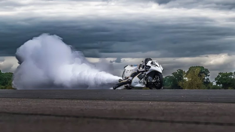 Британец построил мотоцикл на паровой тяге, который стал вторым самым быстрым байком в мире