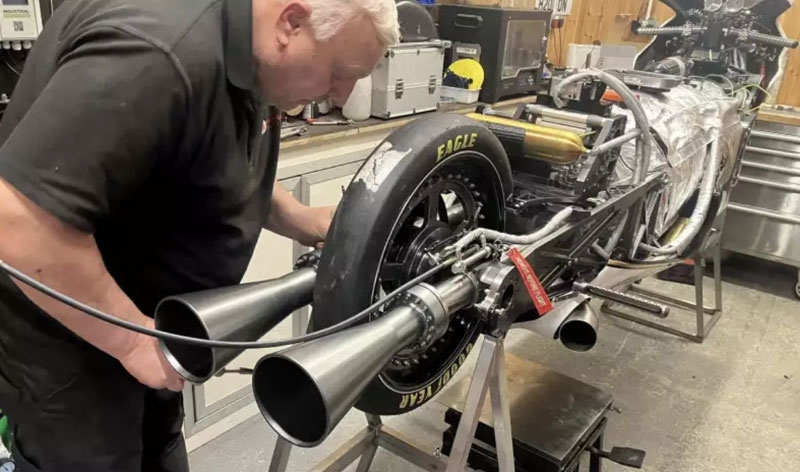 Британец построил мотоцикл на паровой тяге, который стал вторым самым быстрым байком в мире