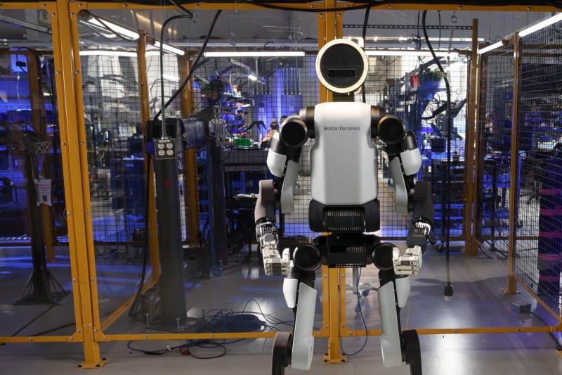 Человекоподобные роботы Boston Dynamics Atlas начнут собирать автомобили Kia на американских заводах