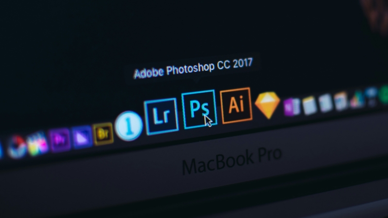 Империя Adobe рушится: конкуренты нашли у продуктов компании слабое место и это &mdash; цены