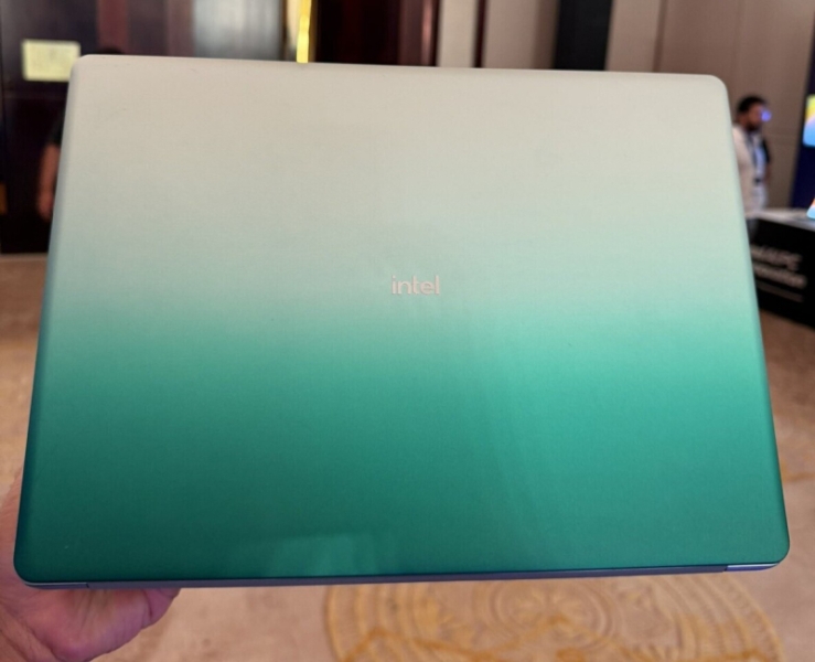 Intel показала эталонный ноутбук на Wildcat Lake&nbsp;&mdash; он похож на MacBook Neo