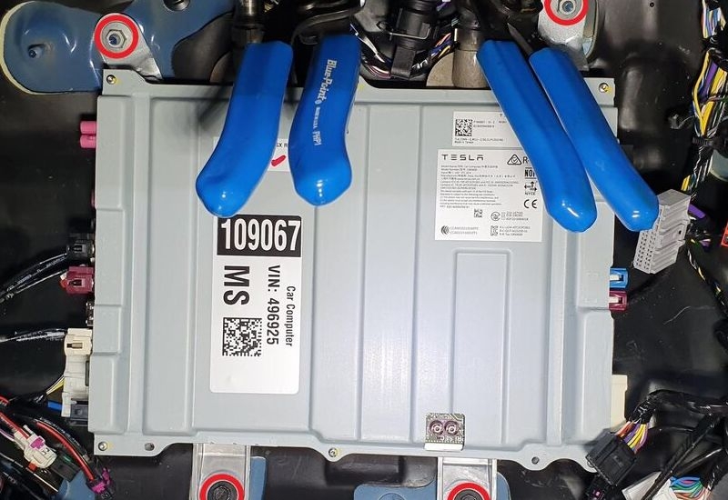 Маск обещал полный автопилот всем Tesla с 2016 года &mdash; теперь им нужен апгрейд &laquo;железа&raquo; на особых&nbsp;микрофабриках