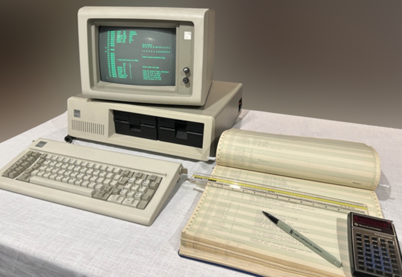 Microsoft опубликовала исходники 86-DOS и PC-DOS 1.00 с дополнительными материалами &mdash; распечатки пылились в гараже больше 45 лет
