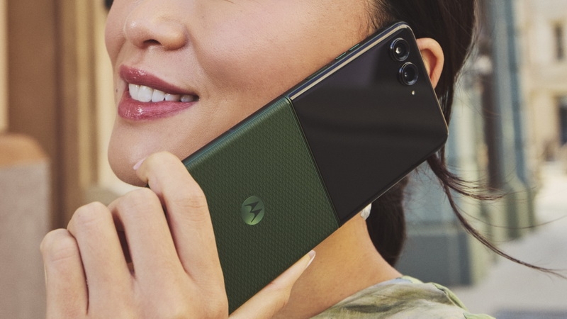 Motorola выпустила глобальную версию Razr 70 Plus со Snapdragon 8s Gen 3, парой 50-Мп камер и батареей на 4500 мА&middot;ч