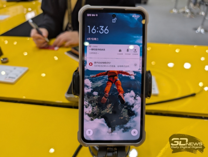 На выставке «Связь-2026» представлен защищённый смартфон RugOne Xsnap 7 Pro со съёмной камерой