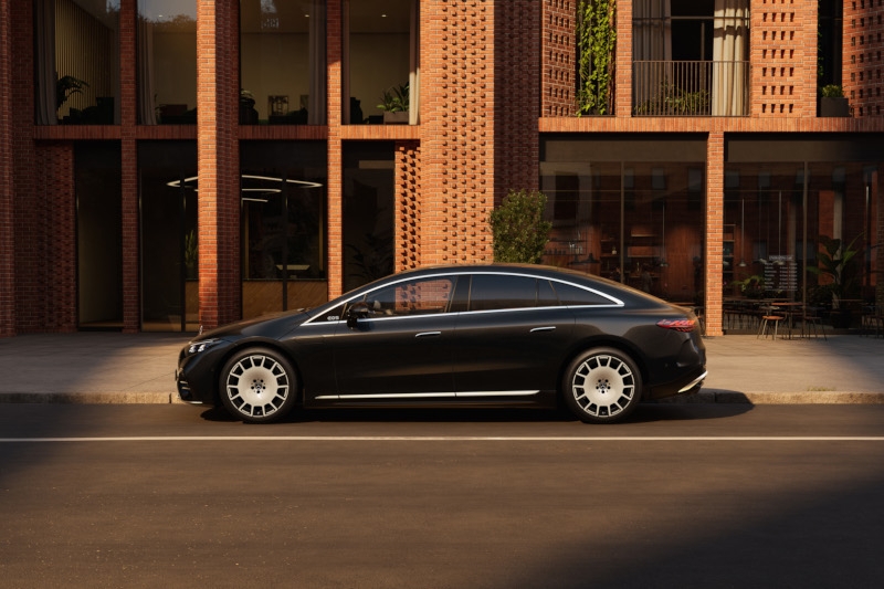 Обновлённый электромобиль Mercedes-Benz  EQS увеличил запас хода и ускорил зарядку