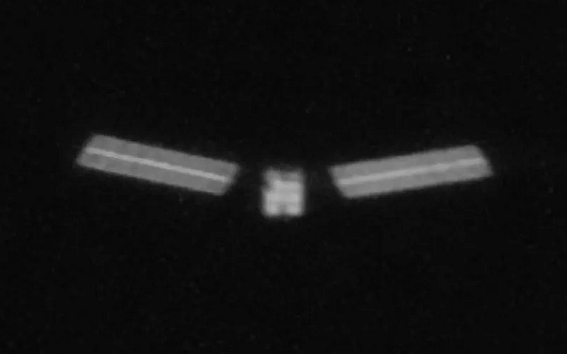 Спутник Starlink разрушился на орбите, но сохранился его &laquo;портрет&raquo;, сделанный незадолго до столкновения
