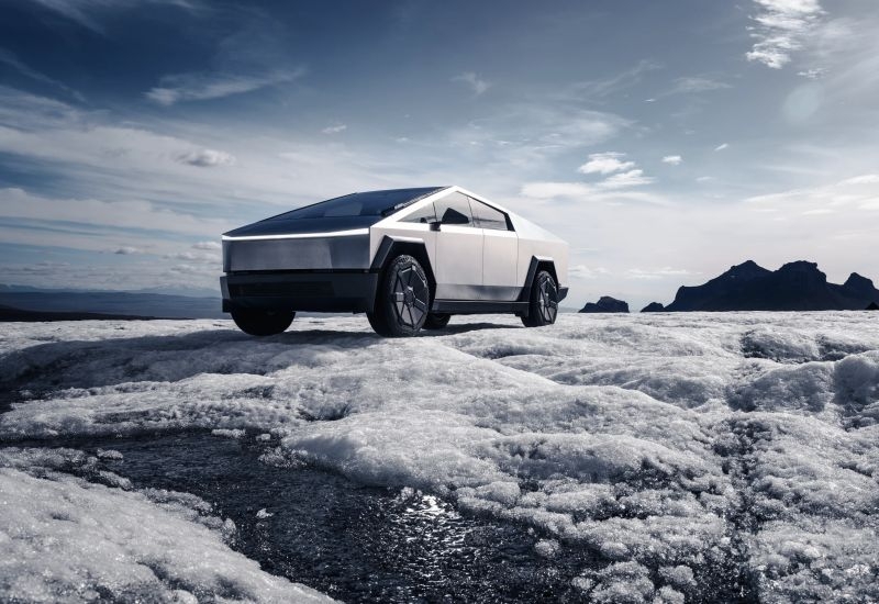 Tesla Cybertruck продаётся хуже ожиданий: 19 % машин за квартал Маск купил сам у себя