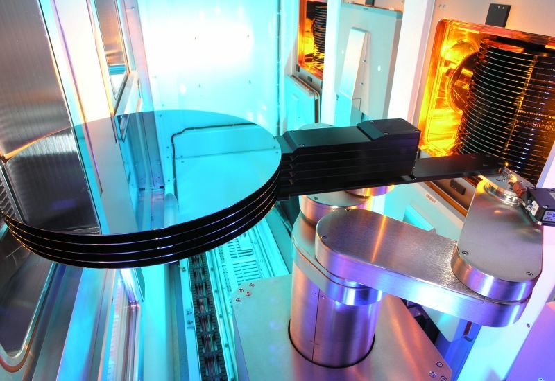 Власти США заблокировали поставки оборудования для производства чипов в адрес китайской Hua Hong