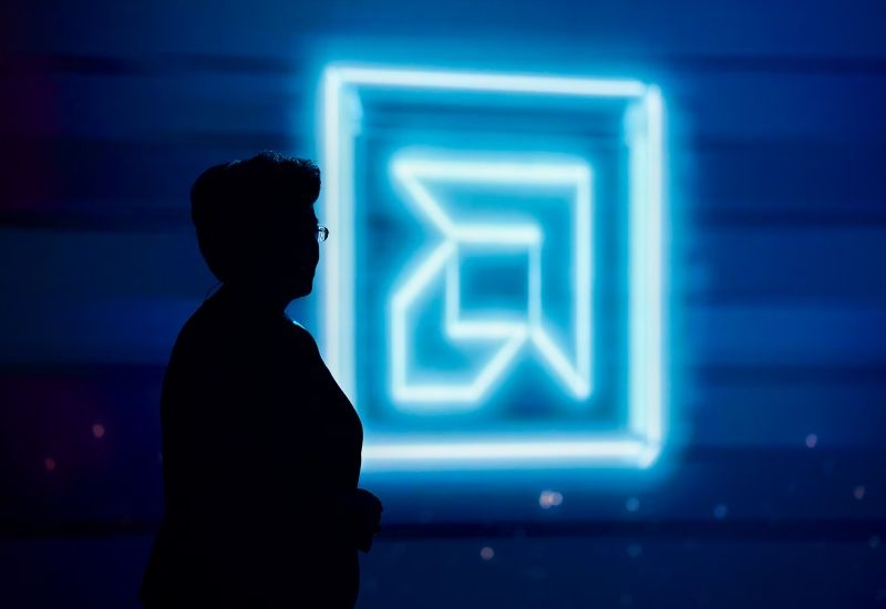 Забуксовавшая OpenAI обвалила акции AMD, Oracle и других собратьев по ИИ