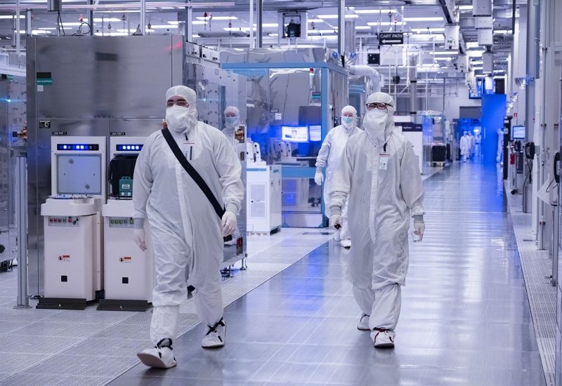 Акции Intel подскочили в цене на 14 % после появления информации о сделке с Apple