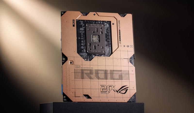 Asus вернула 2006-й: представлена плата ROG Crosshair с ретро-дизайном к 20-летию Republic of Gamers
