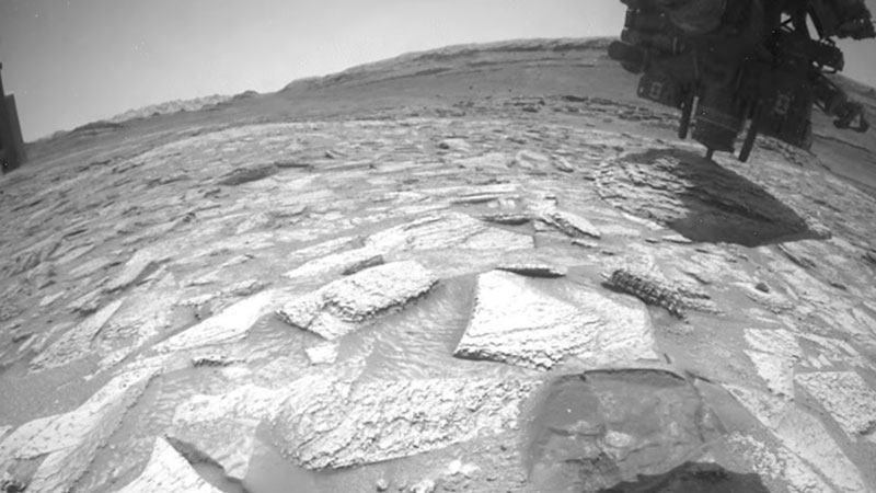 Бур марсохода NASA Curiosity застрял в камне &mdash; инженеры целую неделю вызволяли его из ловушки