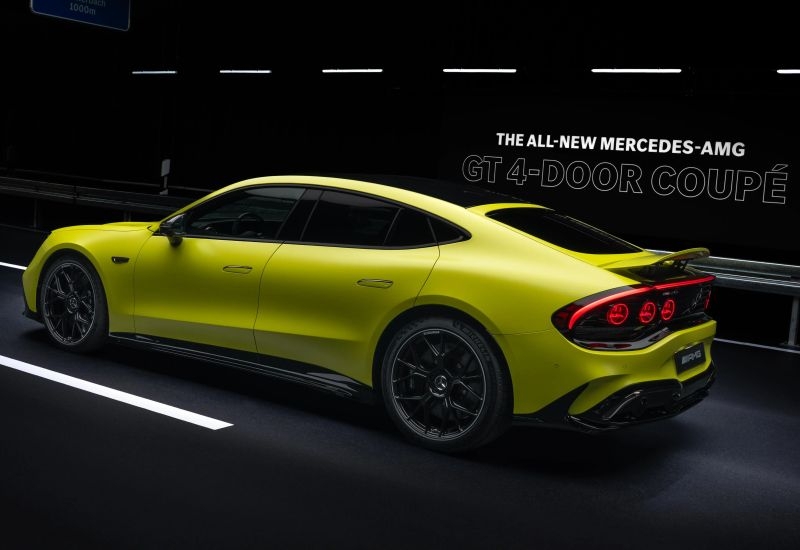 До сотни за две секунды: Mercedes-Benz представила спортивное электрокупе AMG GT