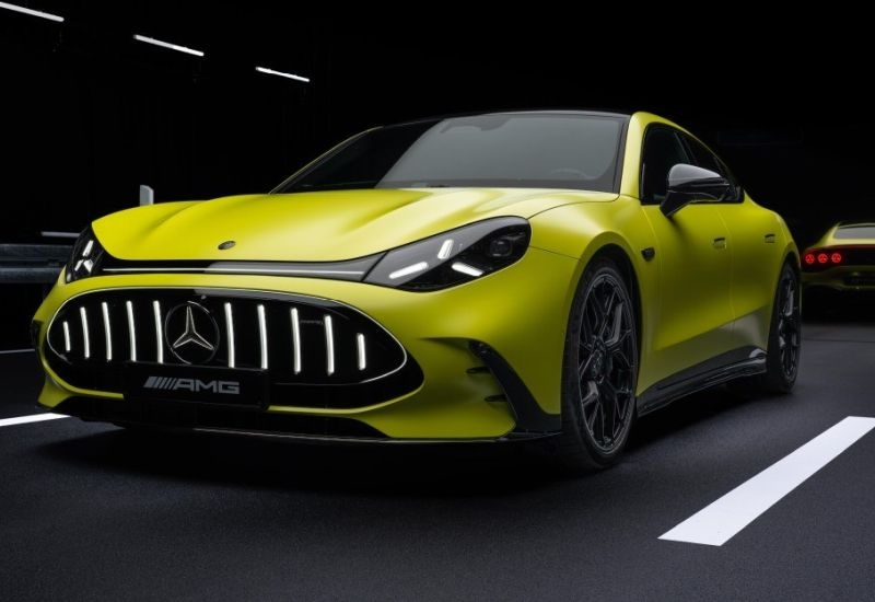 До сотни за две секунды: Mercedes-Benz представила спортивное электрокупе AMG GT