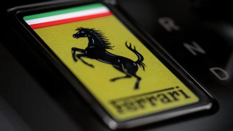 Ferrari представила свой первый электромобиль Luce &mdash; с дизайном от Джони Айва и ценой &euro;550 000