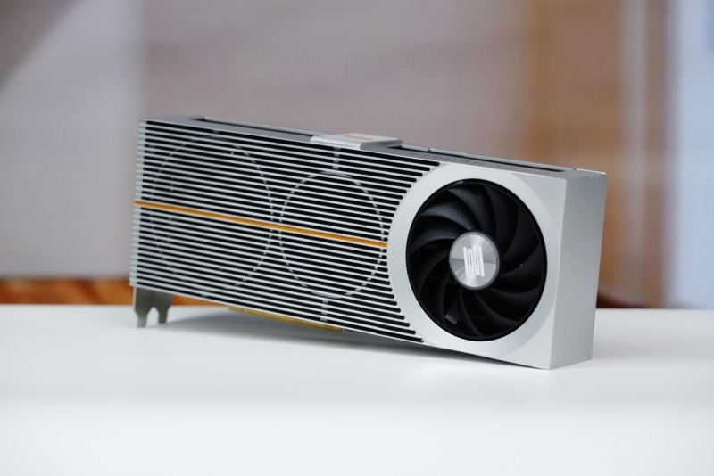 Founders Edition, но не от Nvidia: китайская Lisuan Tech показала игровую видеокарту LX 7G100 в эталонном исполнении