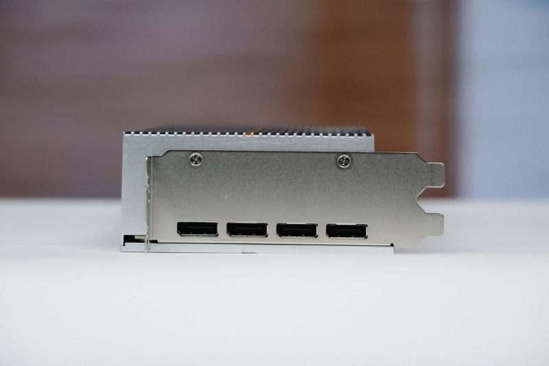 Founders Edition, но не от Nvidia: китайская Lisuan Tech показала игровую видеокарту LX 7G100 в эталонном исполнении