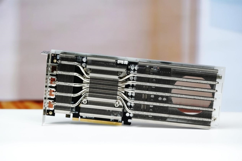 Founders Edition, но не от Nvidia: китайская Lisuan Tech показала игровую видеокарту LX 7G100 в эталонном исполнении