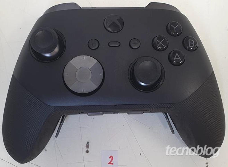 Microsoft готовит флагманский геймпад Xbox Elite Series 3 с колёсиками и Wi-Fi