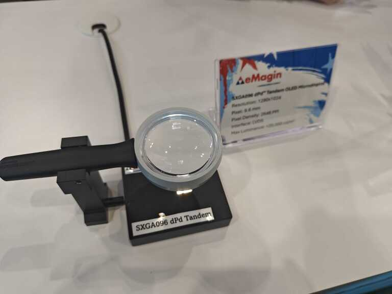 Samsung Display показала линзы для умных очков с micro-OLED, способные отображать полупрозрачное видео