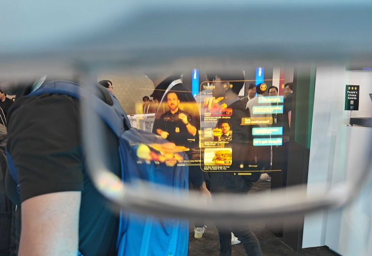 Samsung Display показала линзы для умных очков с micro-OLED, способные отображать полупрозрачное видео