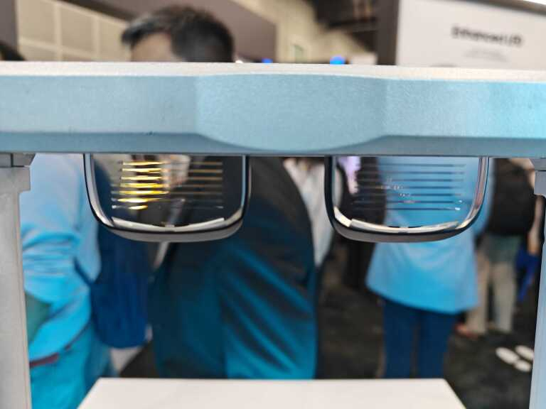 Samsung Display показала линзы для умных очков с micro-OLED, способные отображать полупрозрачное видео