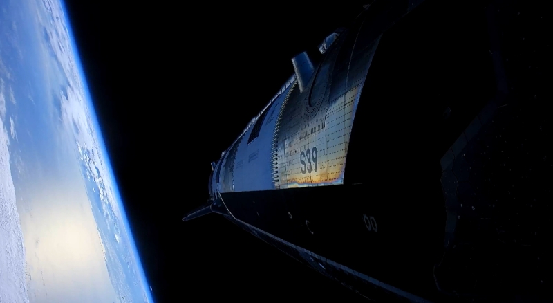 SpaceX впервые запустила новейшую мегаракету Starship V3 &mdash; корабль потерял двигатель, но продолжил полёт