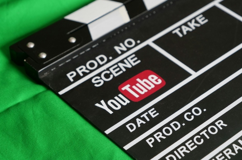 YouTube научился автоматически помечать видео, созданные с помощью ИИ