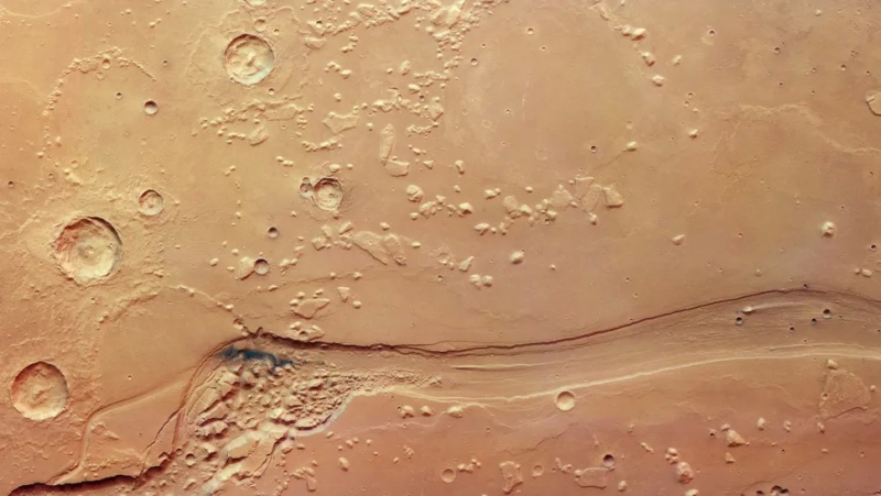 Зонд Mars Express показал &laquo;хаос и кратеры&raquo;, образовавшиеся в результате древних наводнений на Марсе