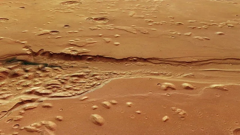 Зонд Mars Express показал &laquo;хаос и кратеры&raquo;, образовавшиеся в результате древних наводнений на Марсе