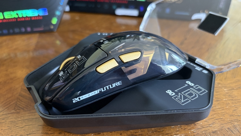 Asus представила мышь ROG Harpe II Extreme Edition 20 с прозрачным корпусом, позолотой и ценой $260