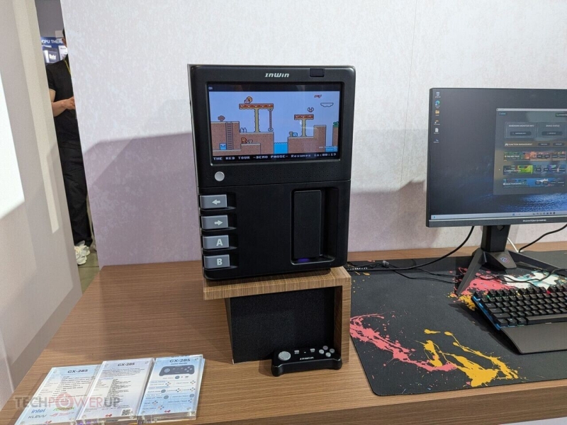 InWin показала корпус GX-285 со встроенной ретро-приставкой с 10-дюймовым экраном