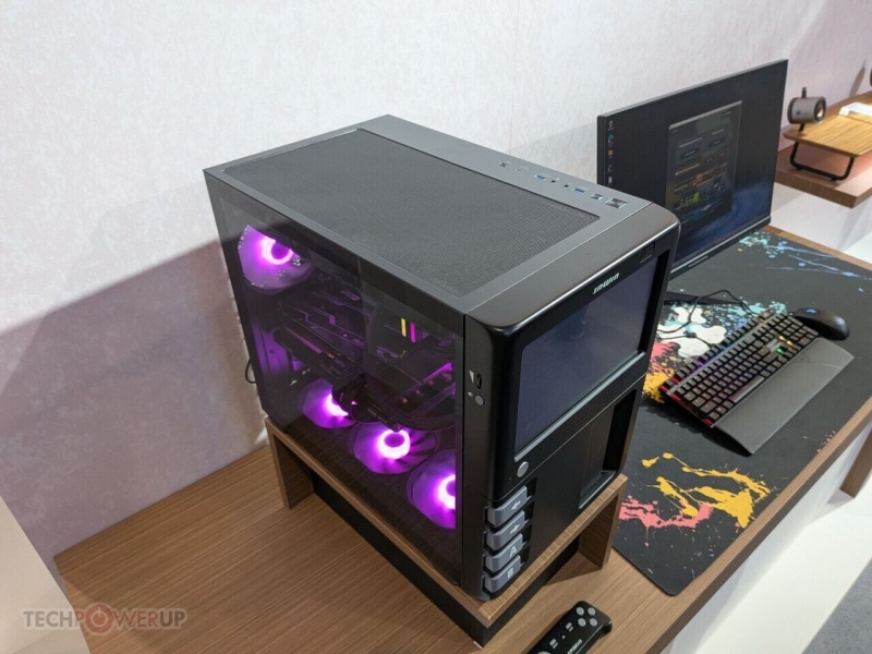 InWin показала корпус GX-285 со встроенной ретро-приставкой с 10-дюймовым экраном