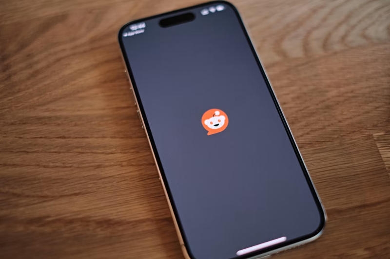 Reddit захлестнул спам с сомнительными медицинскими процедурами, который транслируется в ИИ-поиск Google