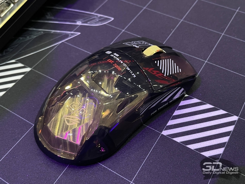 Репортаж со стенда ASUS на Computex 2026: юбилейные материнские платы, огромная видеокарта, быстрые мониторы и другие новинки