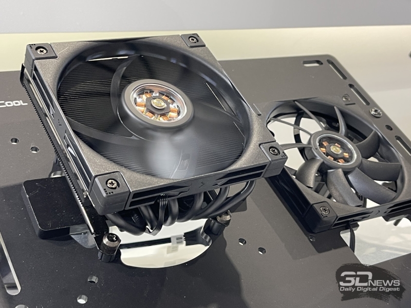 Репортаж со стенда DeepCool на Computex 2026: беспроводные вентиляторы, кулеры с экранами и блоки питания до 3200 Вт