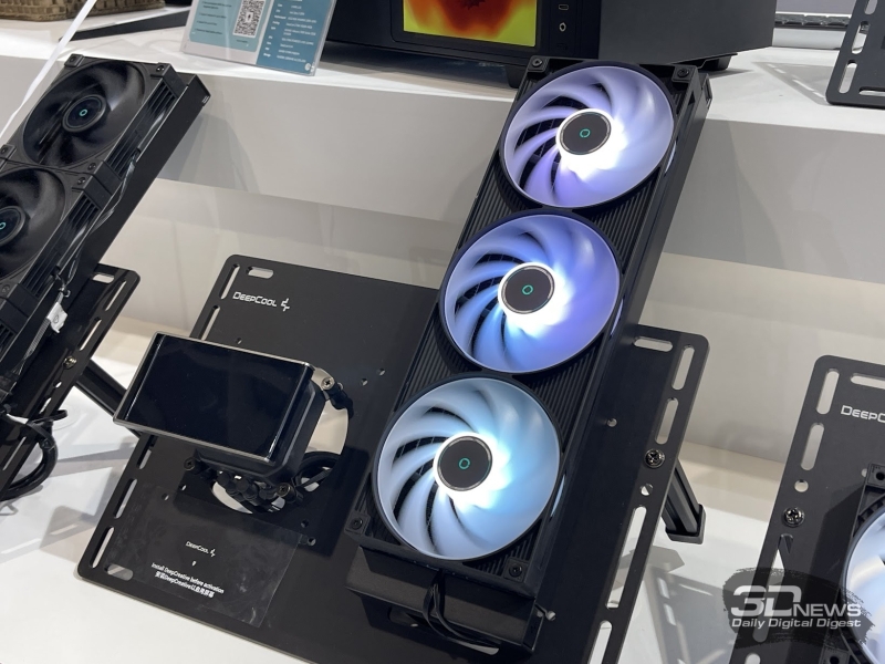 Репортаж со стенда DeepCool на Computex 2026: беспроводные вентиляторы, кулеры с экранами и блоки питания до 3200 Вт