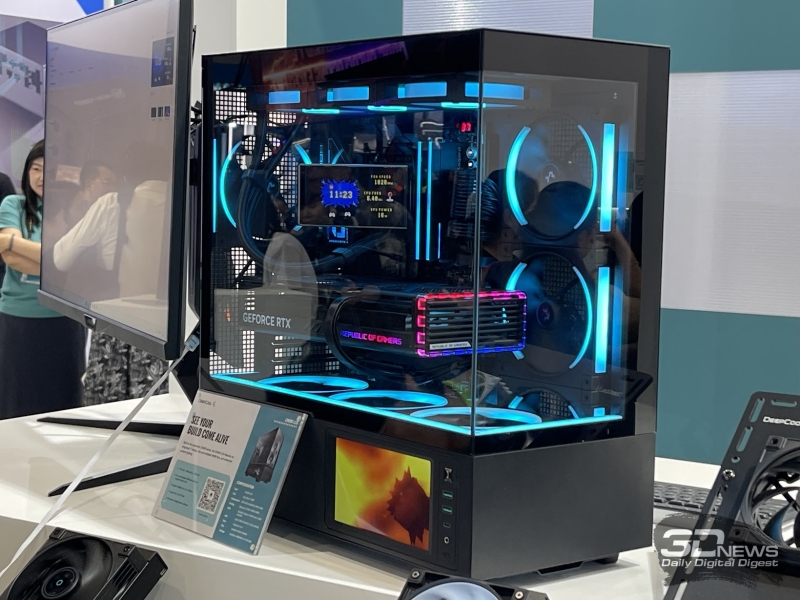 Репортаж со стенда DeepCool на Computex 2026: беспроводные вентиляторы, кулеры с экранами и блоки питания до 3200 Вт