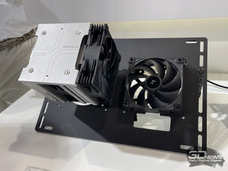 Репортаж со стенда DeepCool на Computex 2026: беспроводные вентиляторы, кулеры с экранами и блоки питания до 3200 Вт