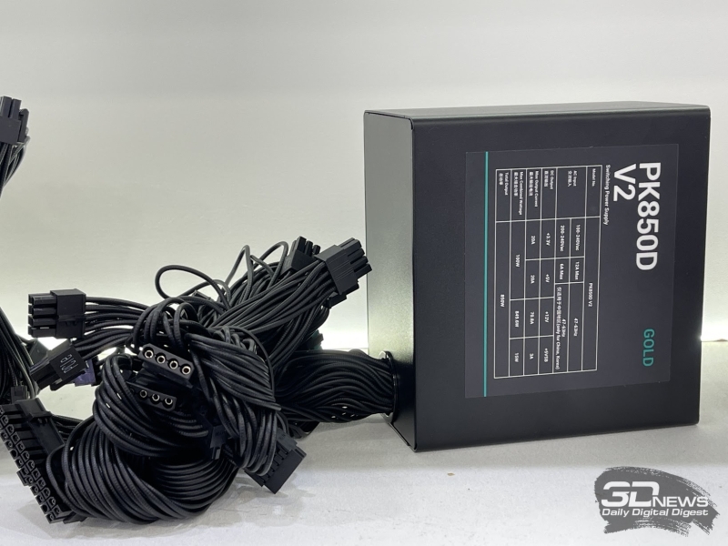 Репортаж со стенда DeepCool на Computex 2026: беспроводные вентиляторы, кулеры с экранами и блоки питания до 3200 Вт
