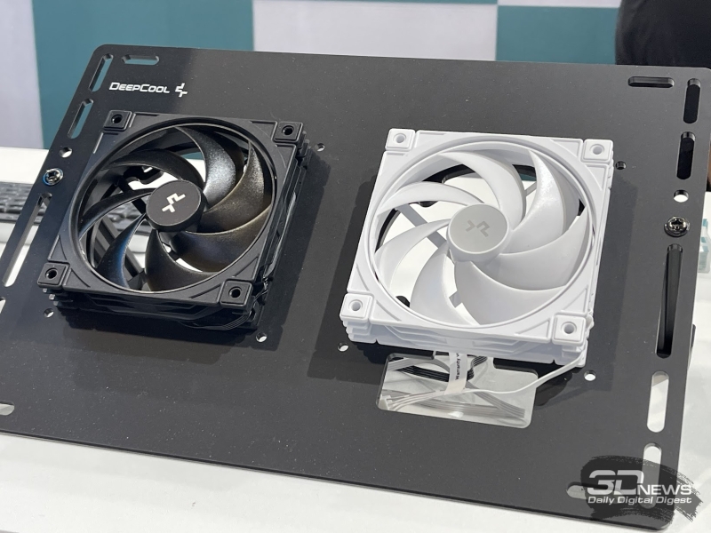 Репортаж со стенда DeepCool на Computex 2026: беспроводные вентиляторы, кулеры с экранами и блоки питания до 3200 Вт