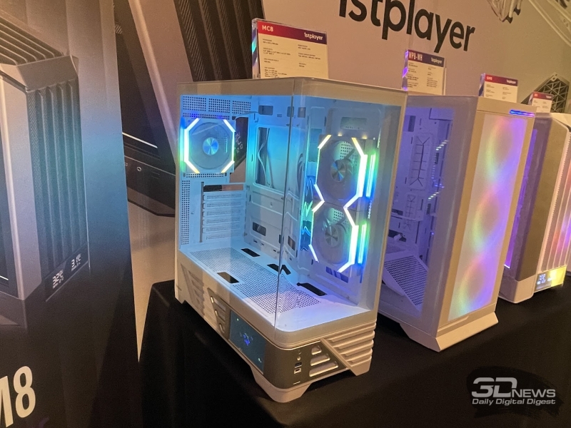 Репортаж со стенда&nbsp;1stPlayer на Computex 2026: панорамные корпуса,&nbsp;СЖО и кулеры с экранами и компактные, но мощные блоки питания