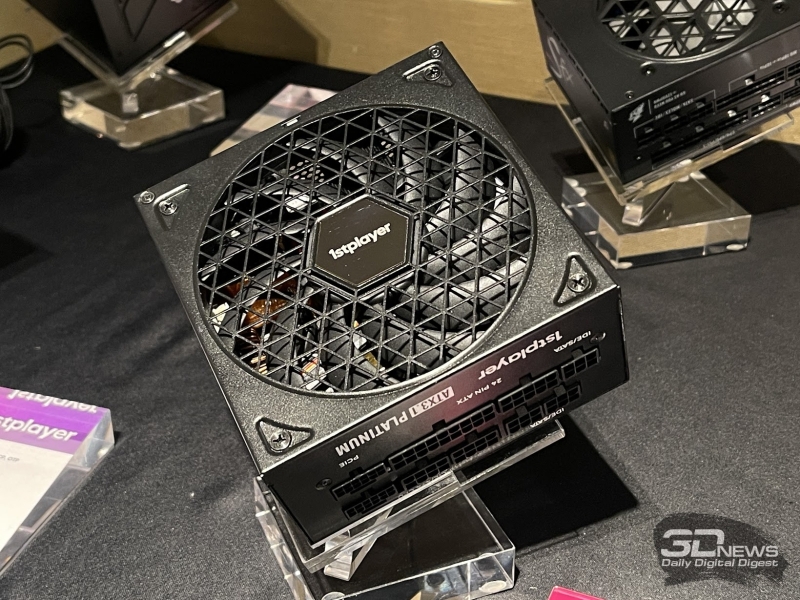 Репортаж со стенда&nbsp;1stPlayer на Computex 2026: панорамные корпуса,&nbsp;СЖО и кулеры с экранами и компактные, но мощные блоки питания