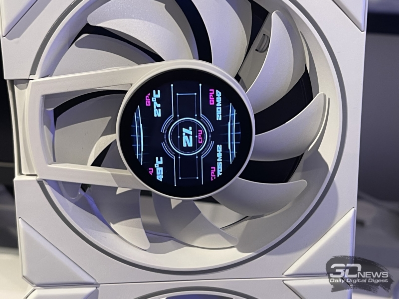 Репортаж со стенда&nbsp;1stPlayer на Computex 2026: панорамные корпуса,&nbsp;СЖО и кулеры с экранами и компактные, но мощные блоки питания