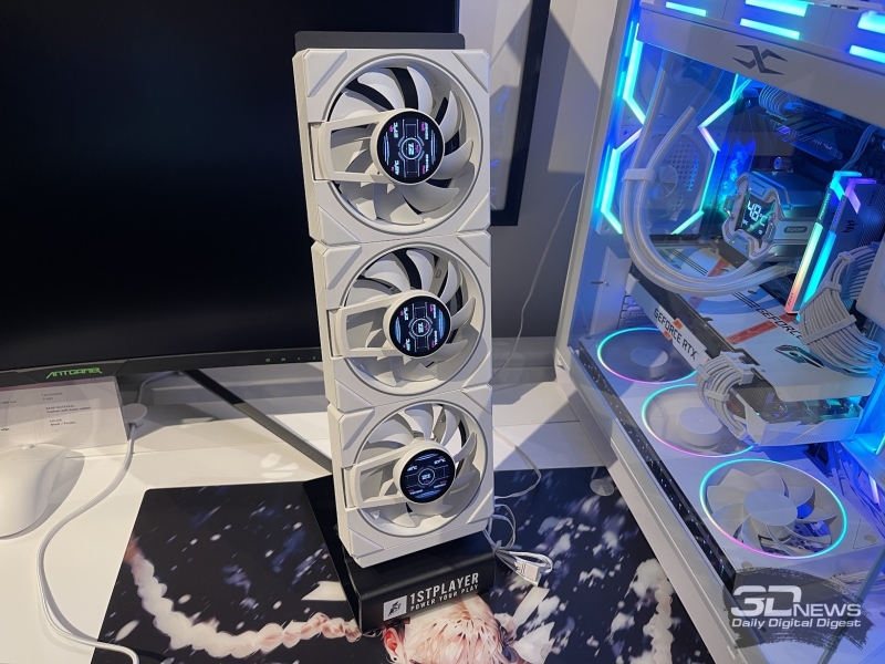 Репортаж со стенда&nbsp;1stPlayer на Computex 2026: панорамные корпуса,&nbsp;СЖО и кулеры с экранами и компактные, но мощные блоки питания