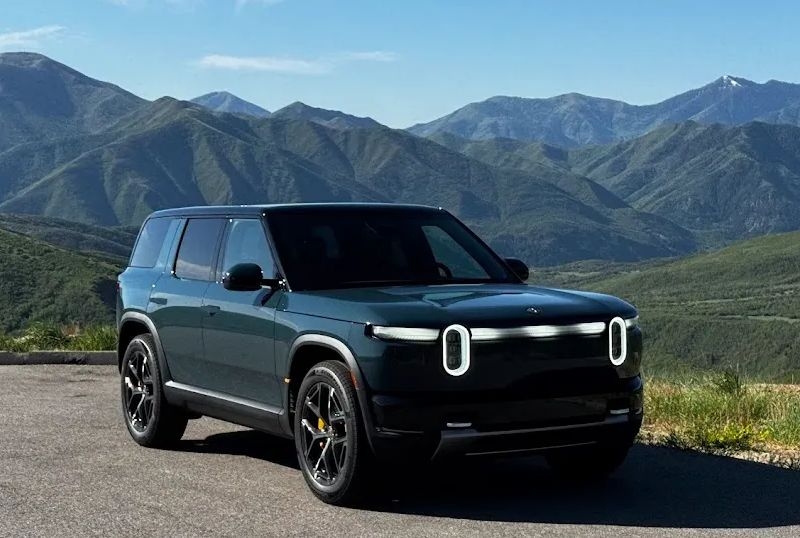 Rivian начала поставки электрических кроссоверов R2 стоимостью от $58 000
