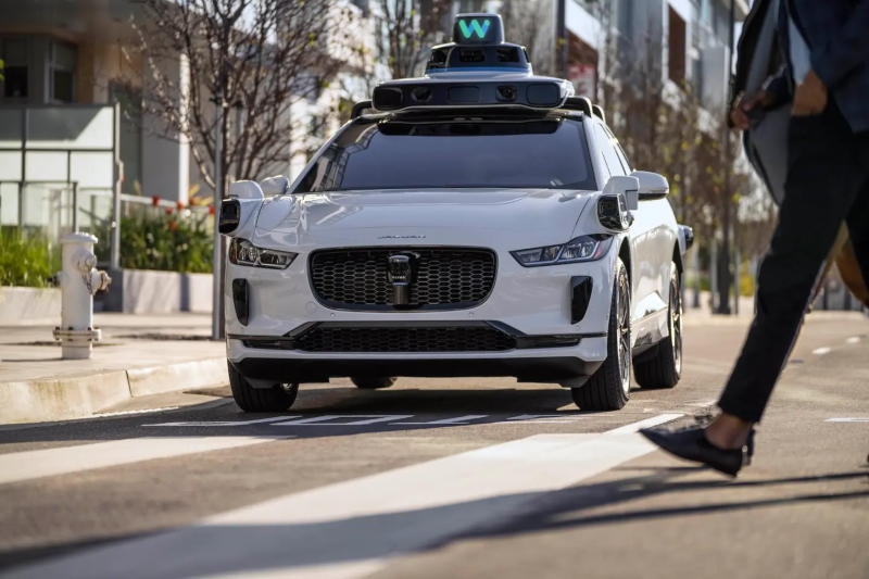 Роботакси Waymo показало себя как неожиданно удобный транспорт для бегства с места преступления