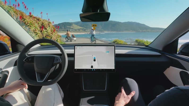 Водители Tesla научились обманывать автопилот игрушечной головой&nbsp;&mdash; чтобы листать соцсети за рулём